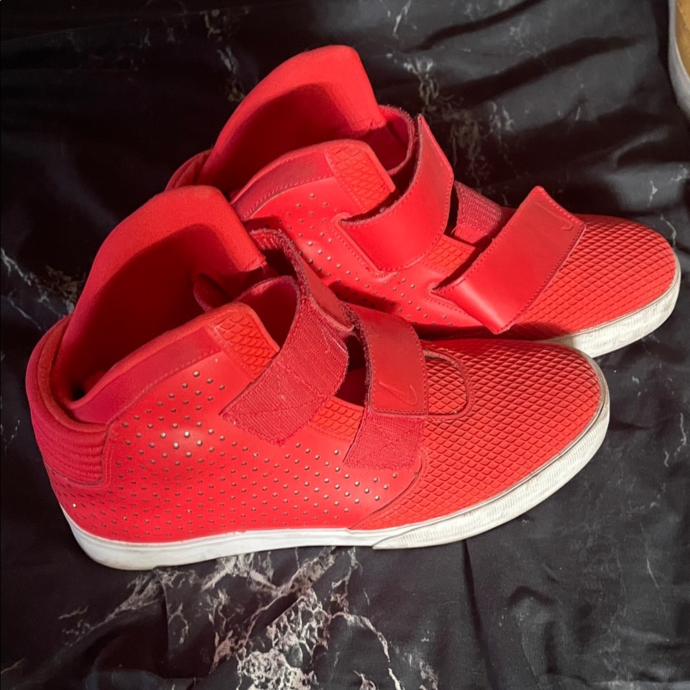Nikes sz 11